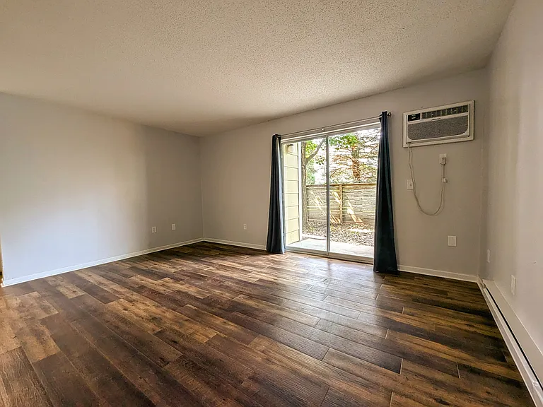 408 E 15th St #201 — Photo 3