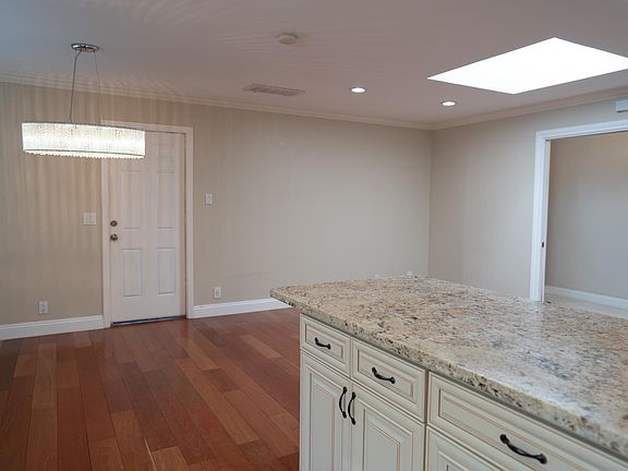 3rd image of 975 Redmond Ave