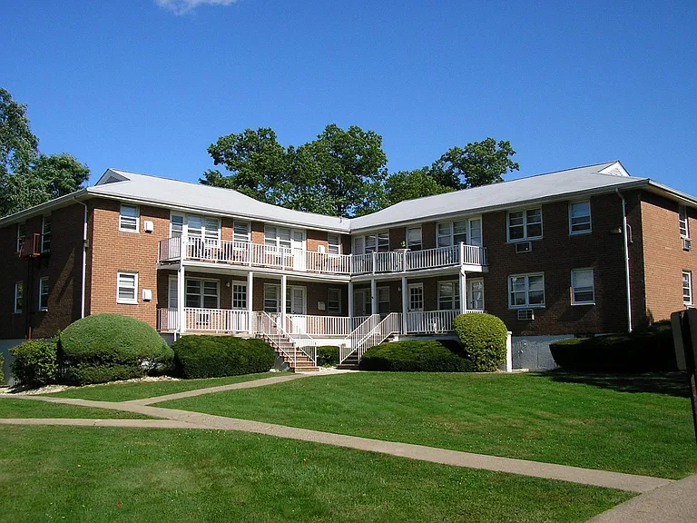 Lindsley Arms Apartments — Photo 1