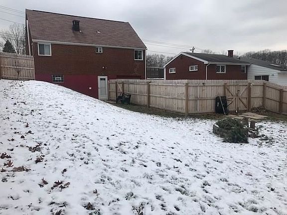 2nd image of 320 College Park Dr