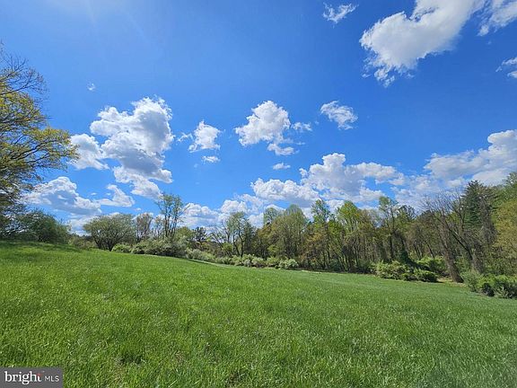 2nd image of 19416 Gunpowder Rd