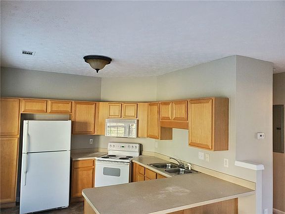 3rd image of 5044 Timber Hills Dr