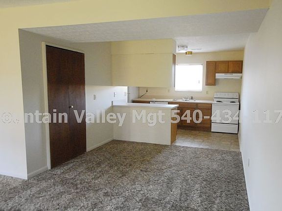 3rd image of 4 Holly Ct APT A
