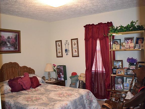 5th image of 315 York Dr