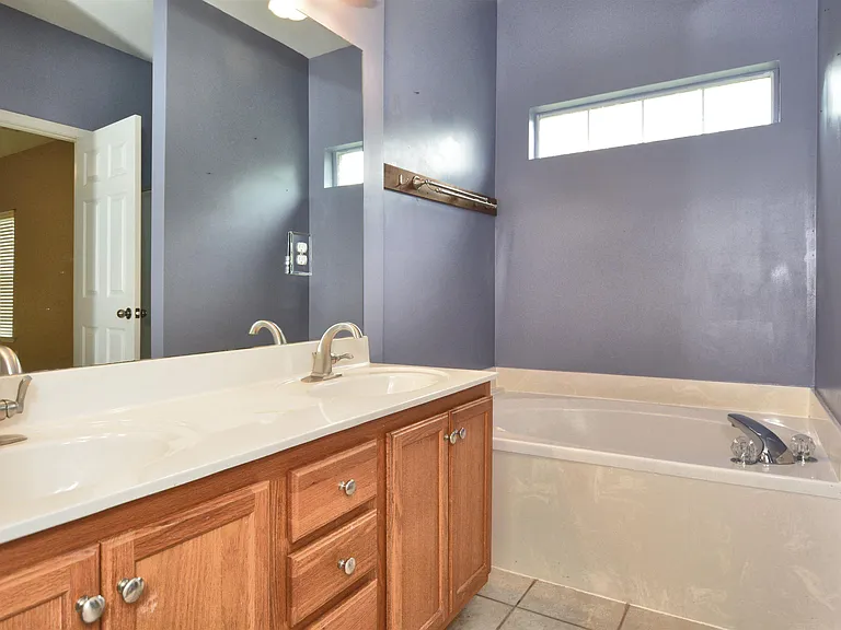 1009 Castlemaine Way — Photo 19