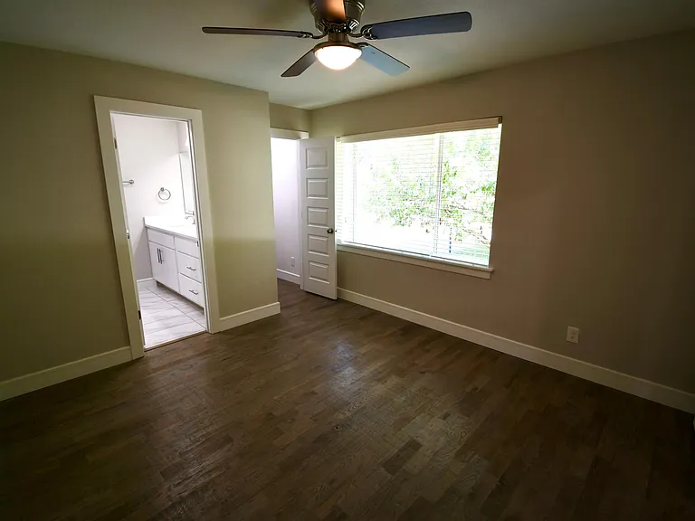 1015 Mitchell Rd — Photo 8
