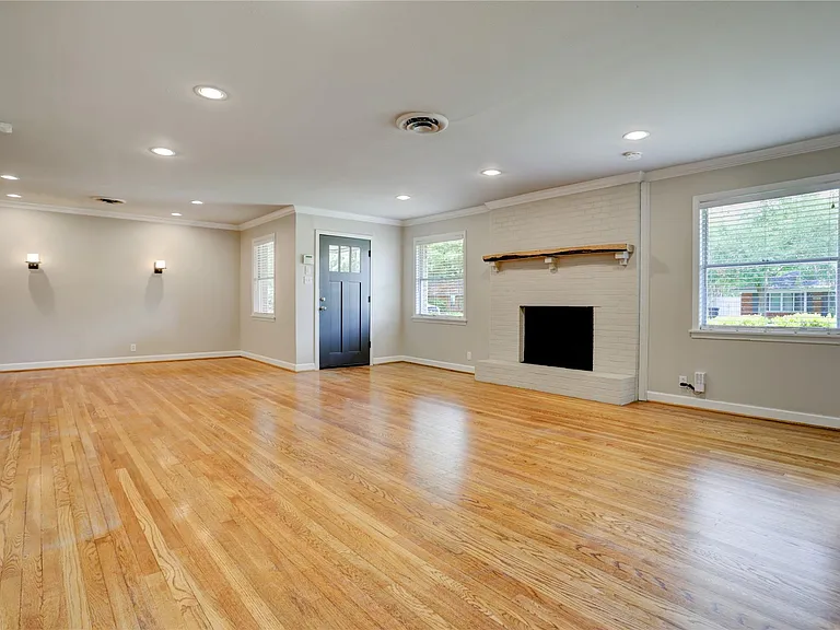 9829 Larston St — Photo 5