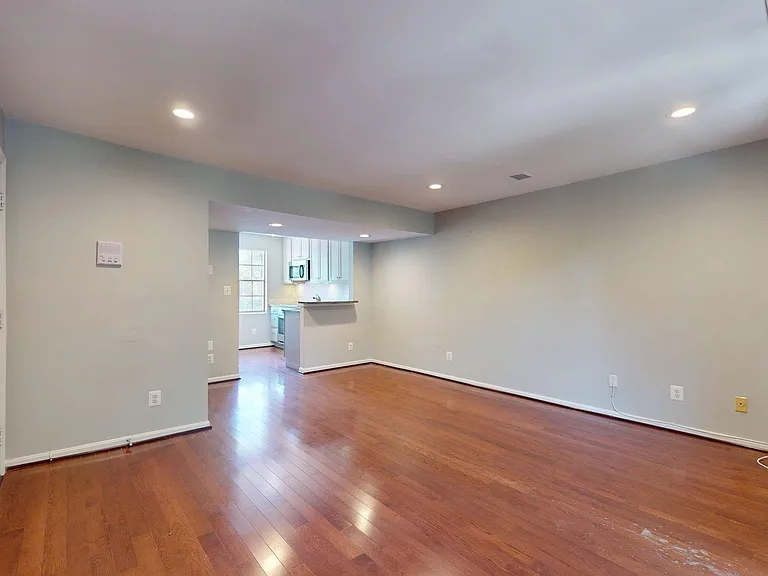 1407 E Abingdon Dr #4 — Photo 4