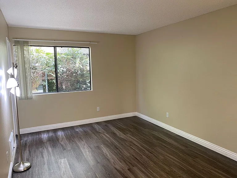Hillcrest Palms Apartments — Photo 40