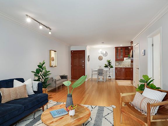 4th image of 1154 S Barrington Ave #1