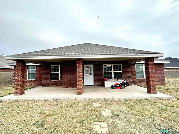 3rd image of 2207 Boxwood Cir