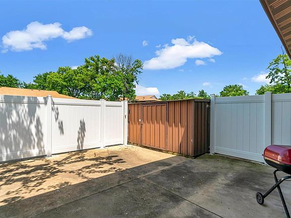 5th image of 7368 Hazelcrest Dr