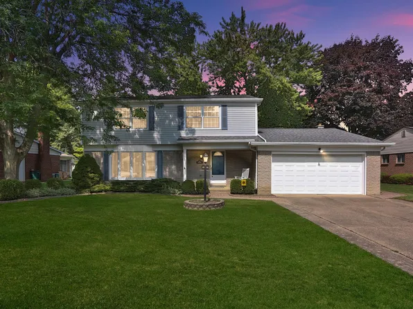 4251 Washington Crescent Dr, Troy, MI 48085