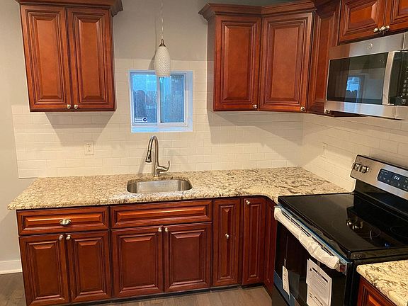 2nd image of 1524 S Capitol St #1