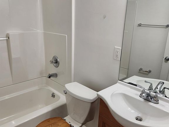 5th image of 7104 Dunkirk Ln