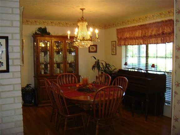 5th image of 8429 Greenbriar Ln