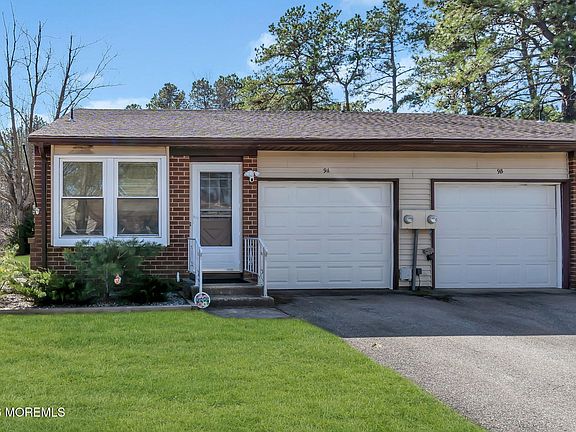 2nd image of 9 Greenwood Lane #62