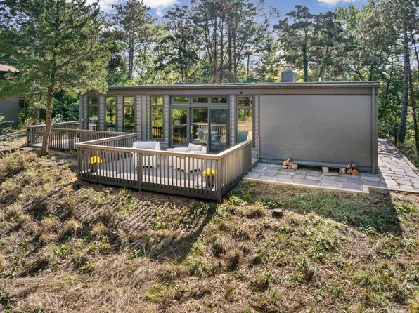34 East Rd, Dune Acres, IN 46304