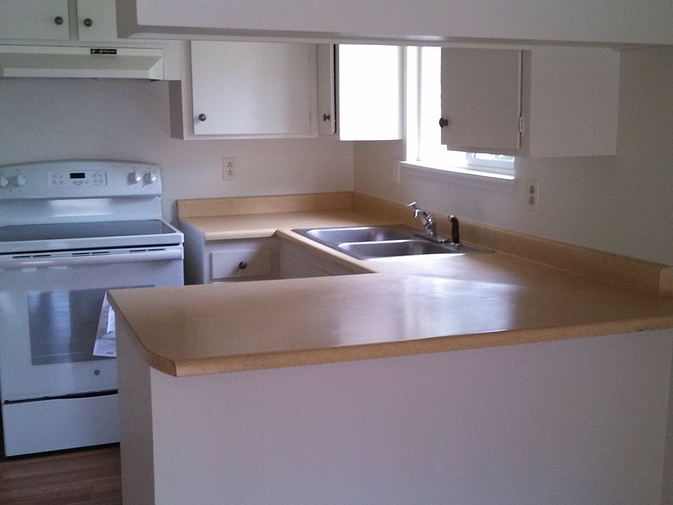 2nd image of 704 NW D St