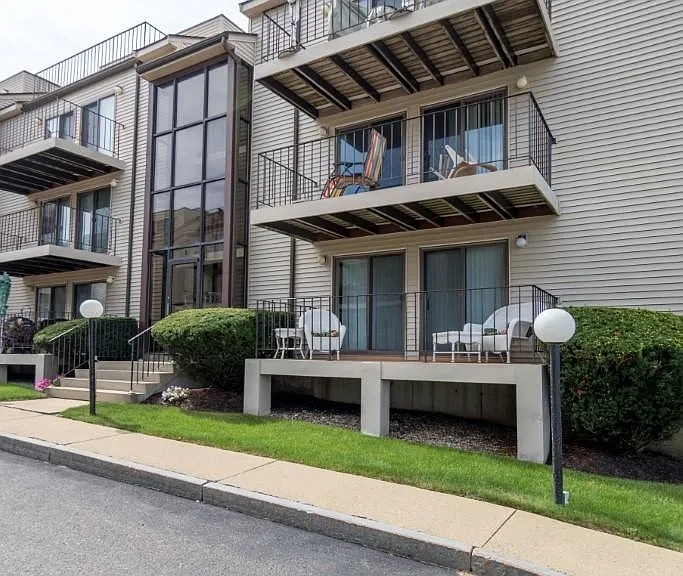 461 Ocean Blvd #6A — Photo 2