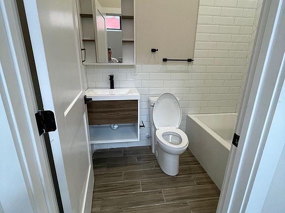 2nd image of 5254 Wayne Ave #5250