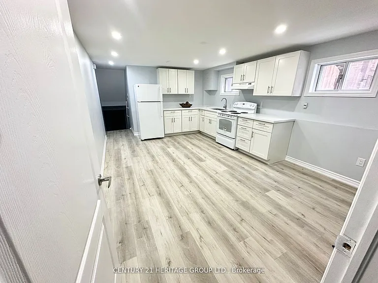 32 Histon Cres #LOWER — Photo 2
