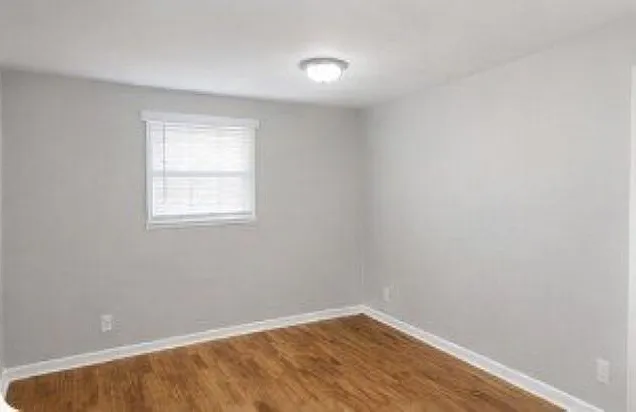 533 Lynn St — Photo 4