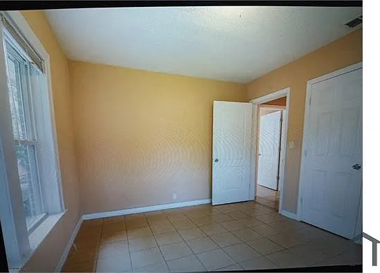 534 W 24th St — Photo 12