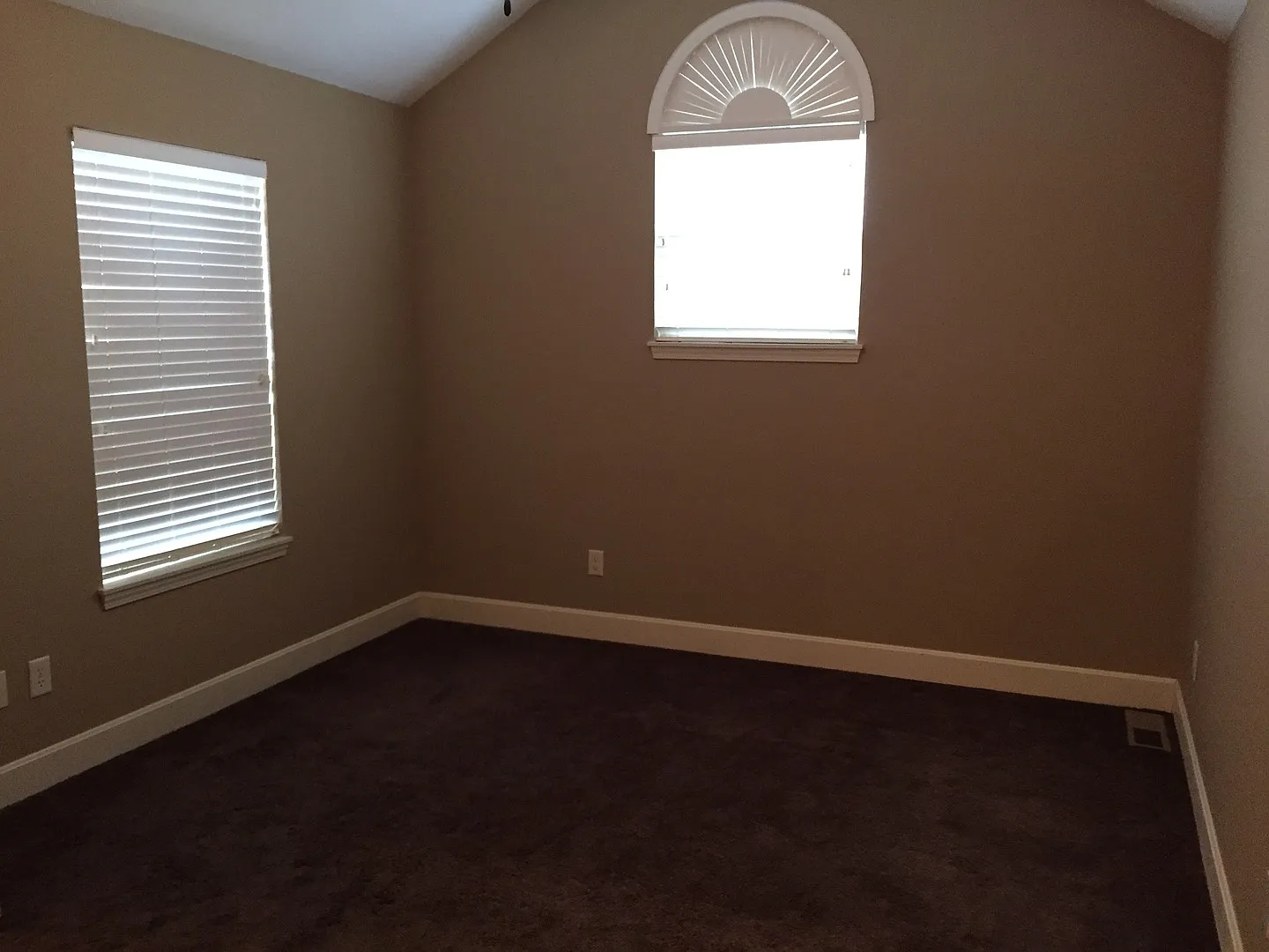 Three bedroom townhouse in Fox Creek with 1 car garage! — Photo 2