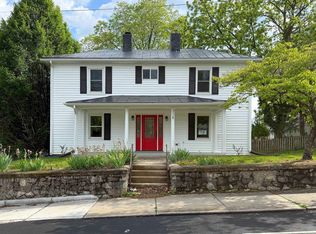 1202 W Beverley St, Staunton, VA 24401