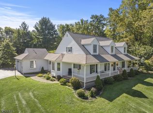 57 Country Acres Dr, Hampton, NJ 08827