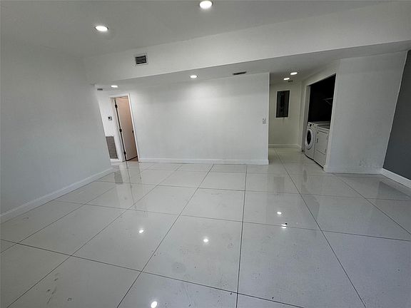4th image of 5181 NE 16th Avenue