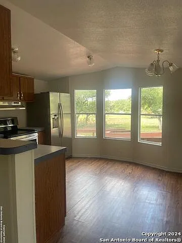 2 bed, 1.0 bath, 900 sqft, $1,000 — Photo 2