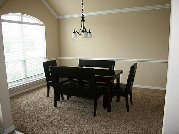 Nice crown molding, chair railing, high ceilings in dining