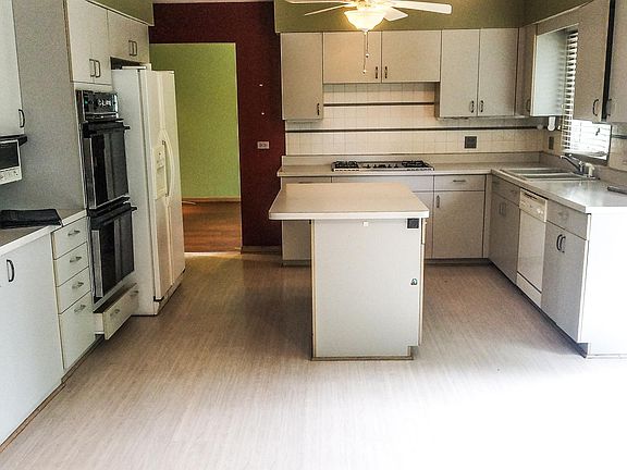 4th image of 1552 Acorn Ct