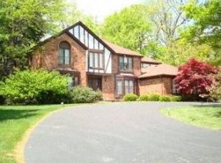 5238 Great Oaks Ct, West Bloomfield, MI 48323