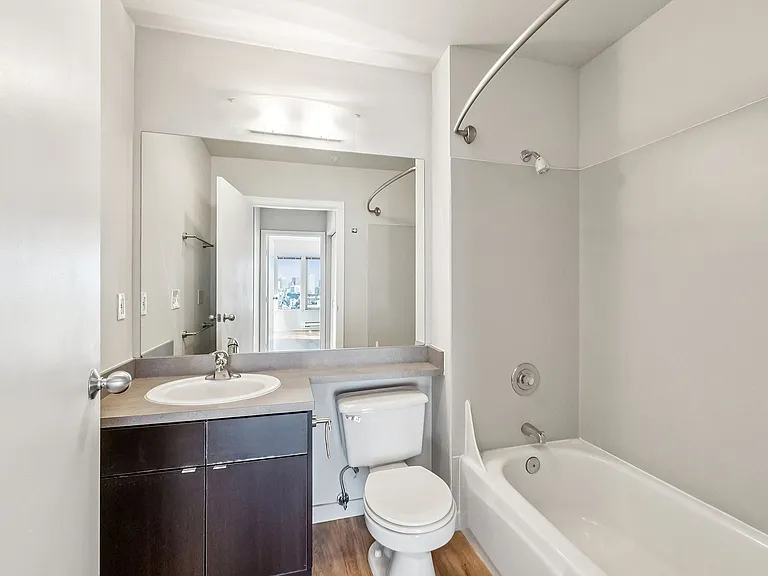 21-web-or-mls-1610 16th Ave unit 31 Seattle-S3112-011