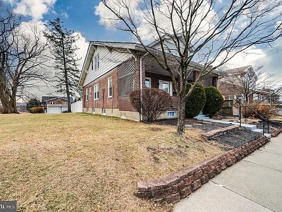 3rd image of 1814 W Cedar St #1820