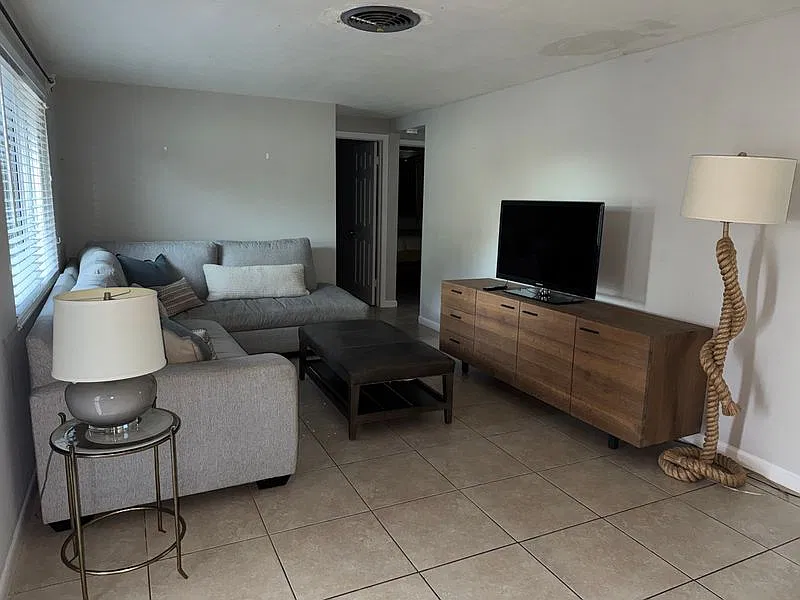 Charming 3 bedroom 2 bath with in law suite — Photo 4