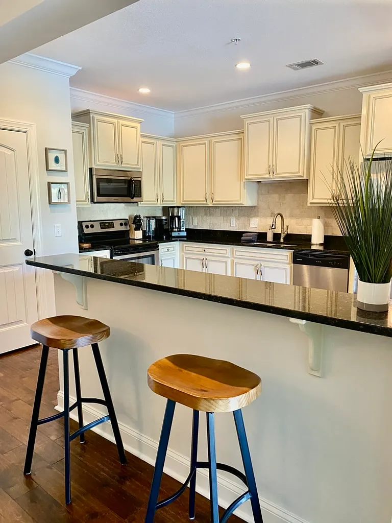 3 bed, 2.5 bath, 1772 sqft, $3,490 — Photo 3