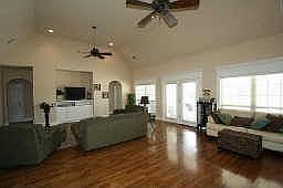 4th image of 620 Lakeview Cir