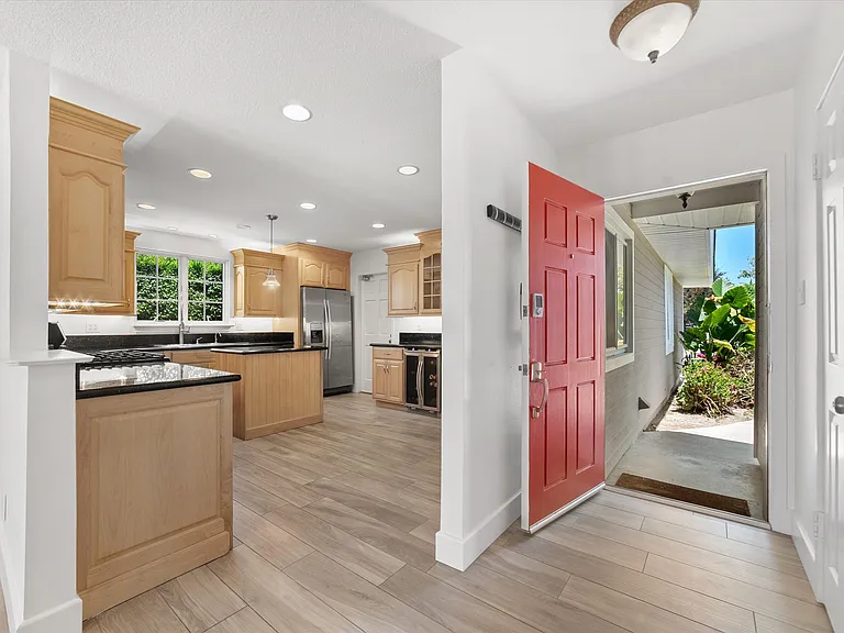 Entryway into Kitchen