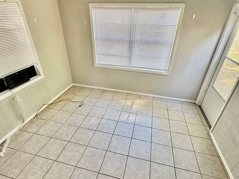 304 Azalea Dr — Photo 9