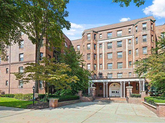 3rd image of 8451 Beverly Rd APT 2O