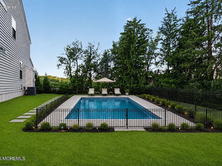 319 Tulip Ct — Photo 67