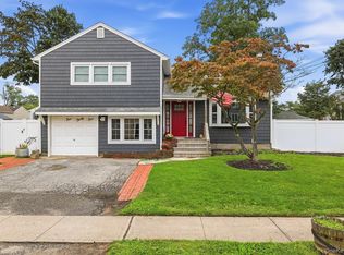 131 Fir Street, Lindenhurst, NY 11757