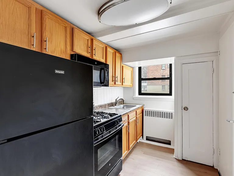 Tivoli Park Apartments — Photo 16