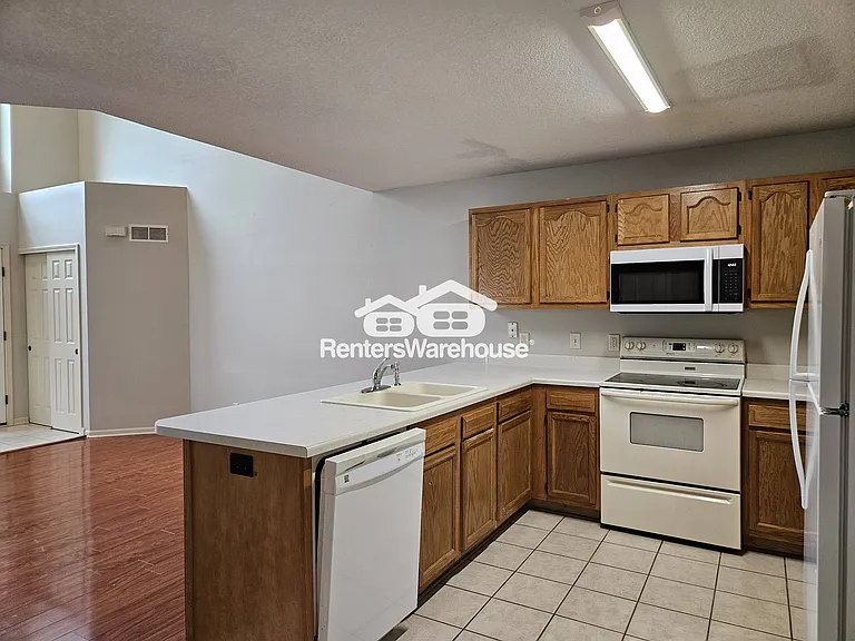1400 S 52nd St #60 — Photo 5
