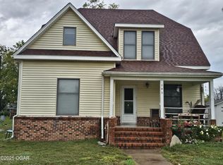 105 E Garber St, Fairview, MO 64842