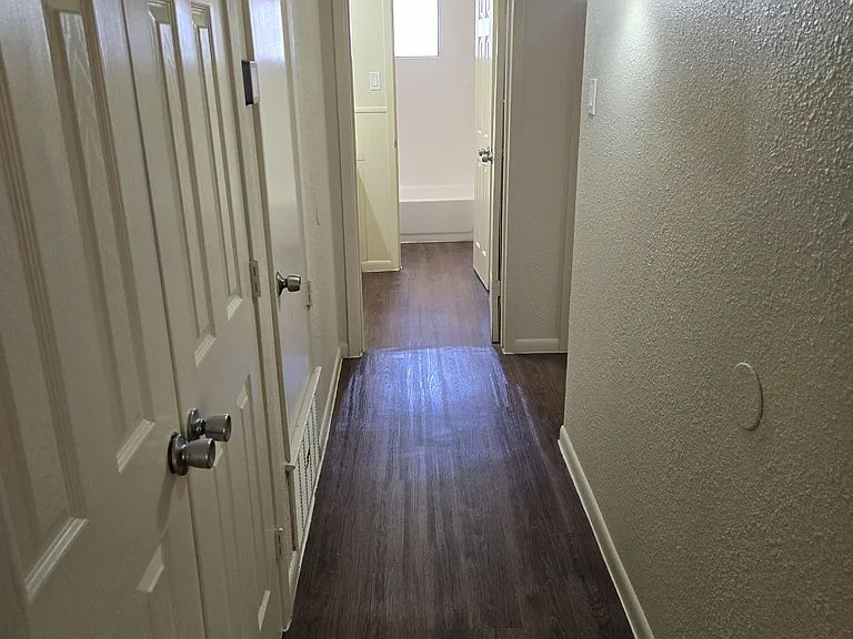 Alamo Apartments — Photo 22